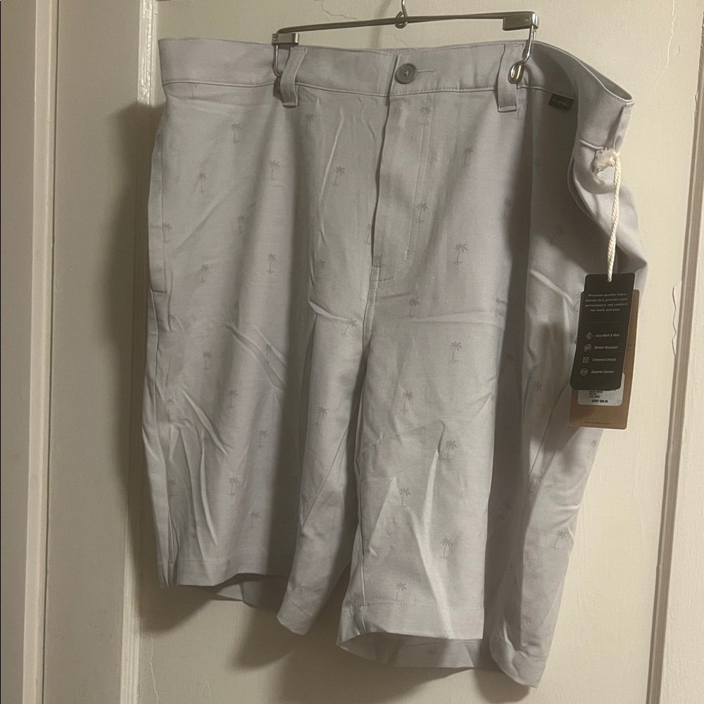 Travis Mathew Light Gray Palm-Print Flat Front Shorts 38